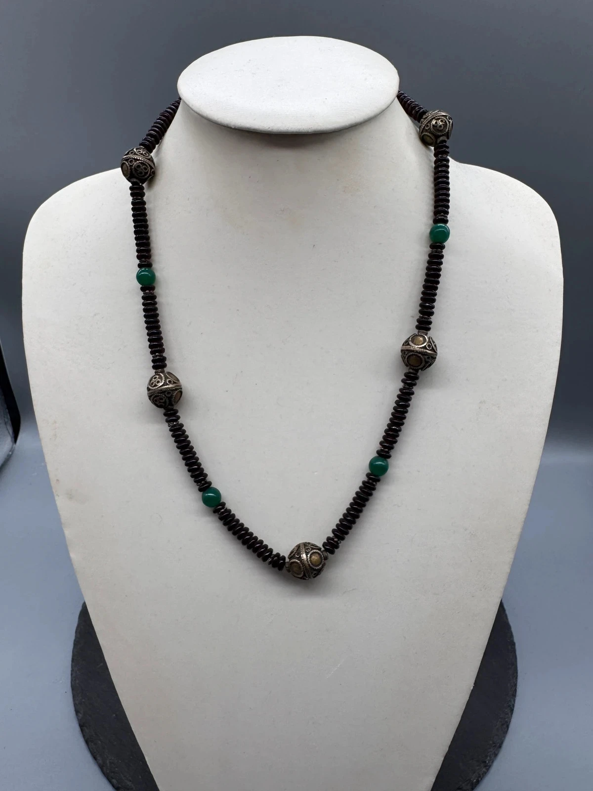 Collier en perles grenat almandi style ethnique grande perles Gillet (taille collier 55cm)